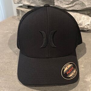 Hurley Flex Fit Laguna Icon stretch hat,canvas/mesh cap,trucker,embroidered logo
